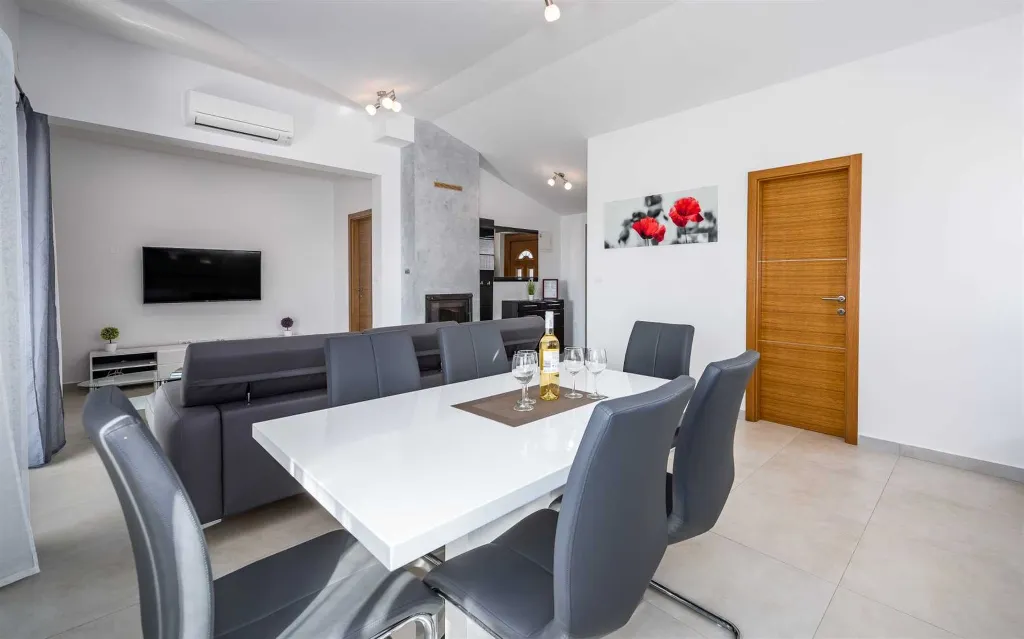 Tranquil Family Villa Escape Pazin