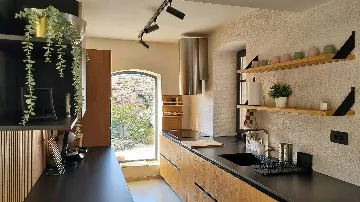 Villa in Jakovići for Up to 8 Guests