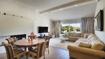 Pješčana Uvala Villa for Up to 8 Guests