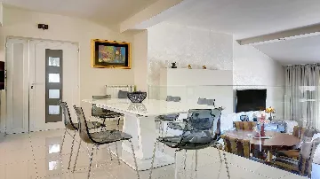 Pješčana Uvala Villa for Up to 8 Guests