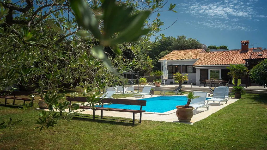 Pješčana Uvala Villa for Up to 8 Guests