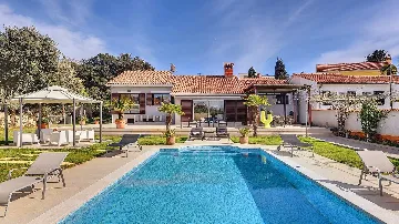 Pješčana Uvala Villa for Up to 8 Guests