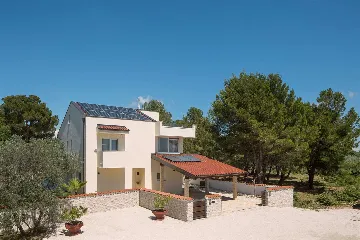 Sea View Villa for 10 Guests in Fažana