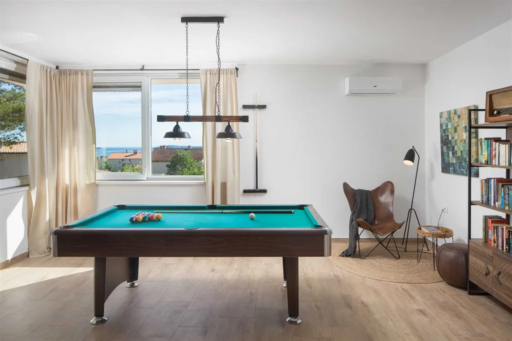 Sea View Villa for 10 Guests in Fažana