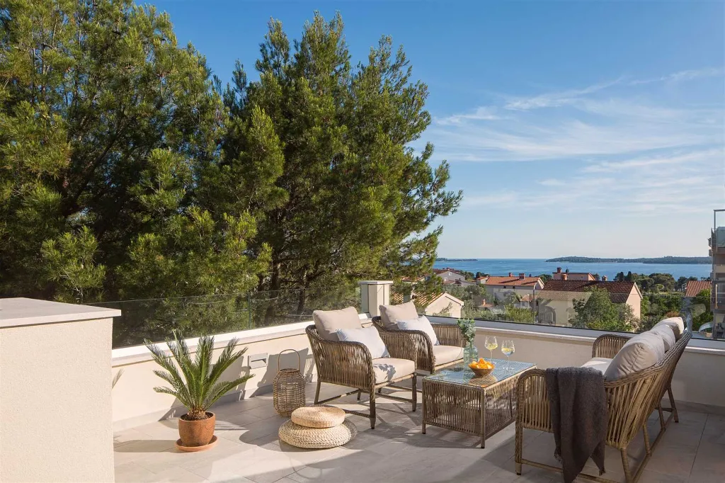 Sea View Villa for 10 Guests in Fažana