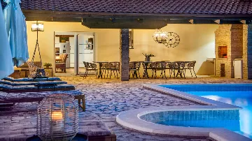 Sea View Villa for 10 Guests in Fažana