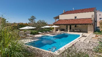 Sea View Villa for 10 Guests in Fažana