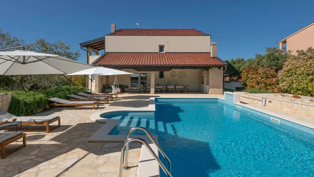 Sea View Villa for 10 Guests in Fažana