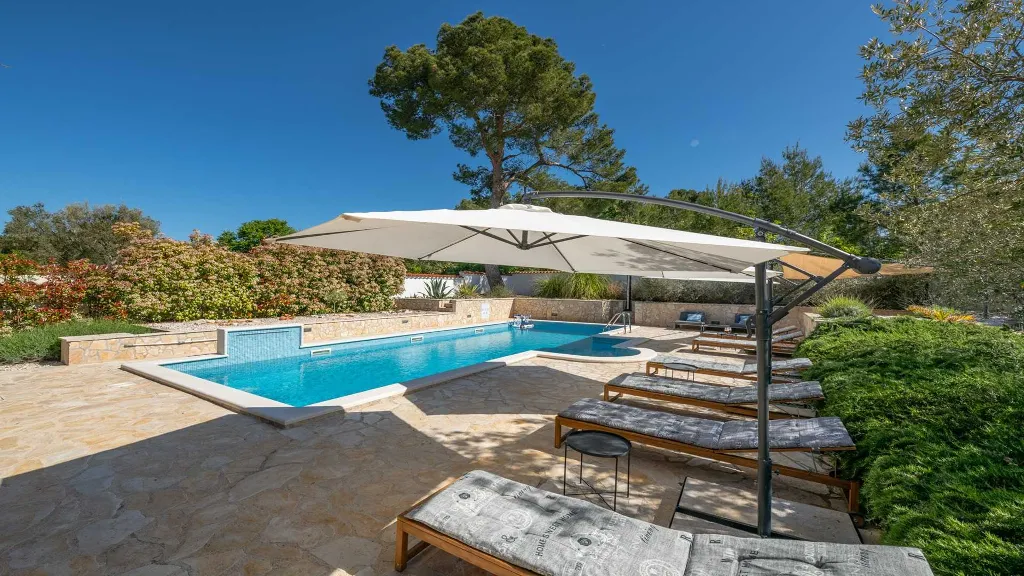 Sea View Villa for 10 Guests in Fažana