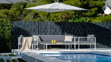 4-Bedroom Villa for 8 Guests in Starigrad