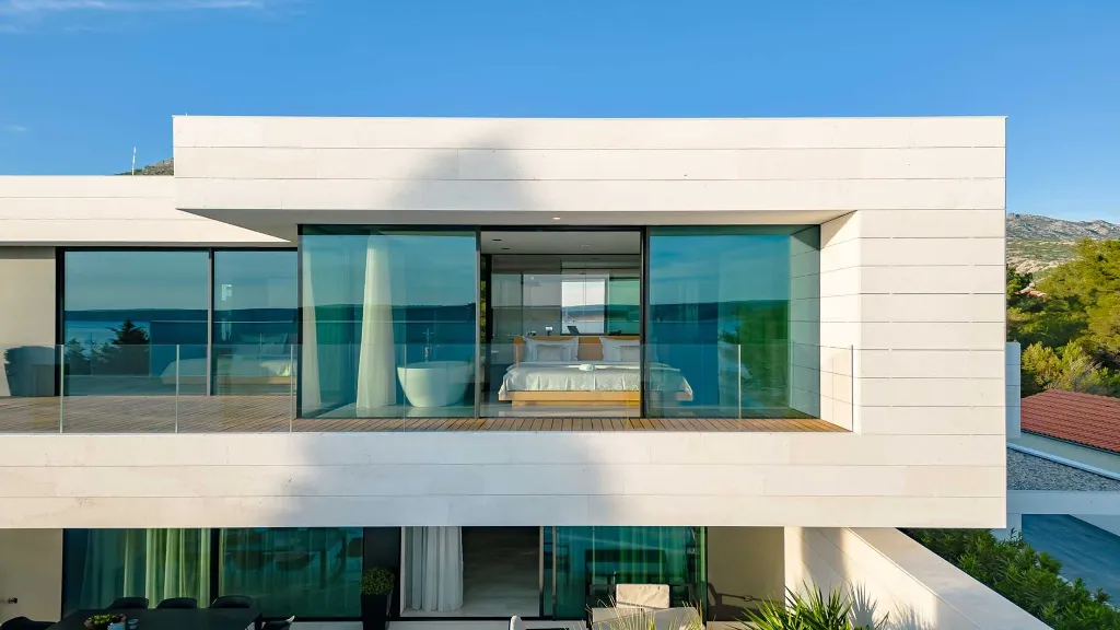 4-Bedroom Villa for 8 Guests in Starigrad