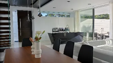 4-Bedroom Villa for 8 Guests in Starigrad