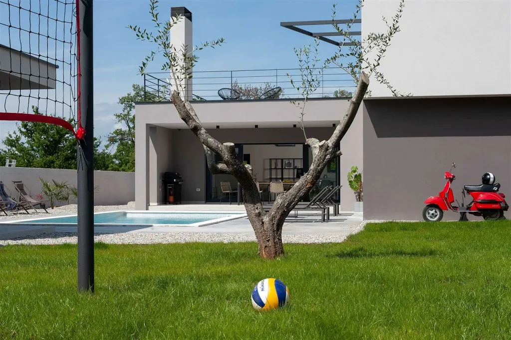 4-Bedroom Villa with Pool in Vodnjan