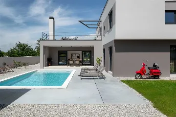 4-Bedroom Villa with Pool in Vodnjan