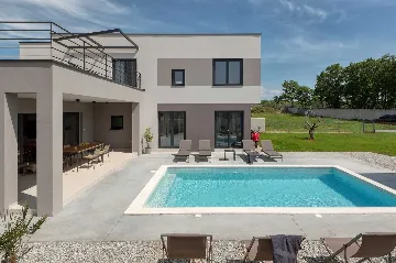 4-Bedroom Villa with Pool in Vodnjan