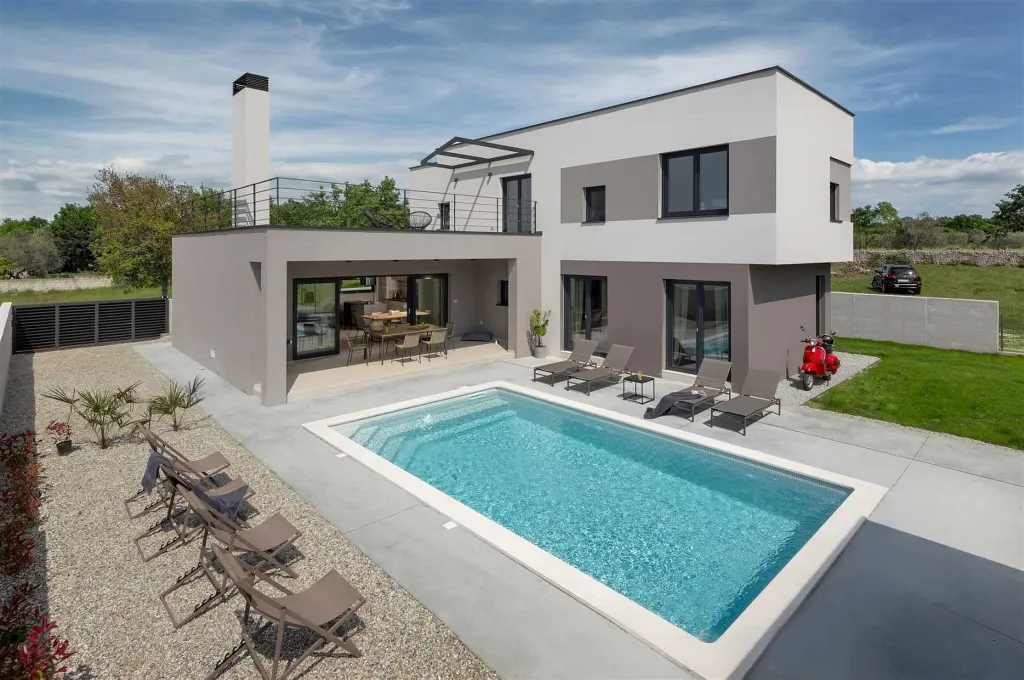 4-Bedroom Villa with Pool in Vodnjan
