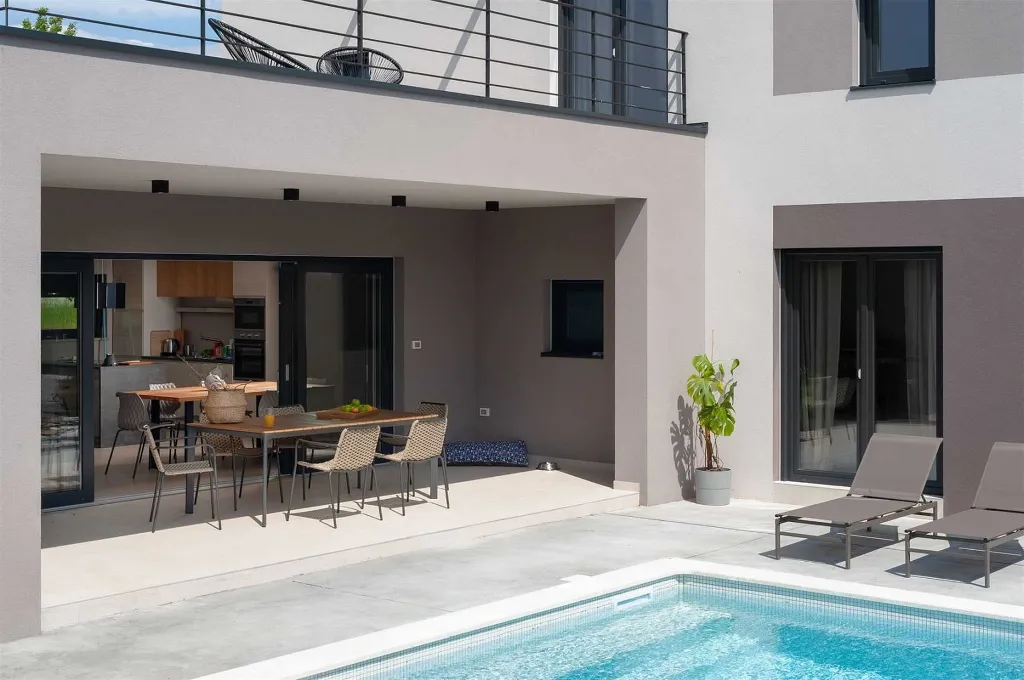 4-Bedroom Villa with Pool in Vodnjan