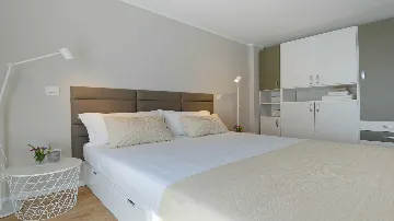 3-Bedroom Villa for 5 Guests in Novigrad