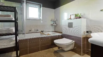 3-Bedroom Villa for 5 Guests in Novigrad