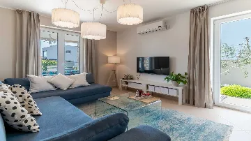 3-Bedroom Villa for 5 Guests in Novigrad