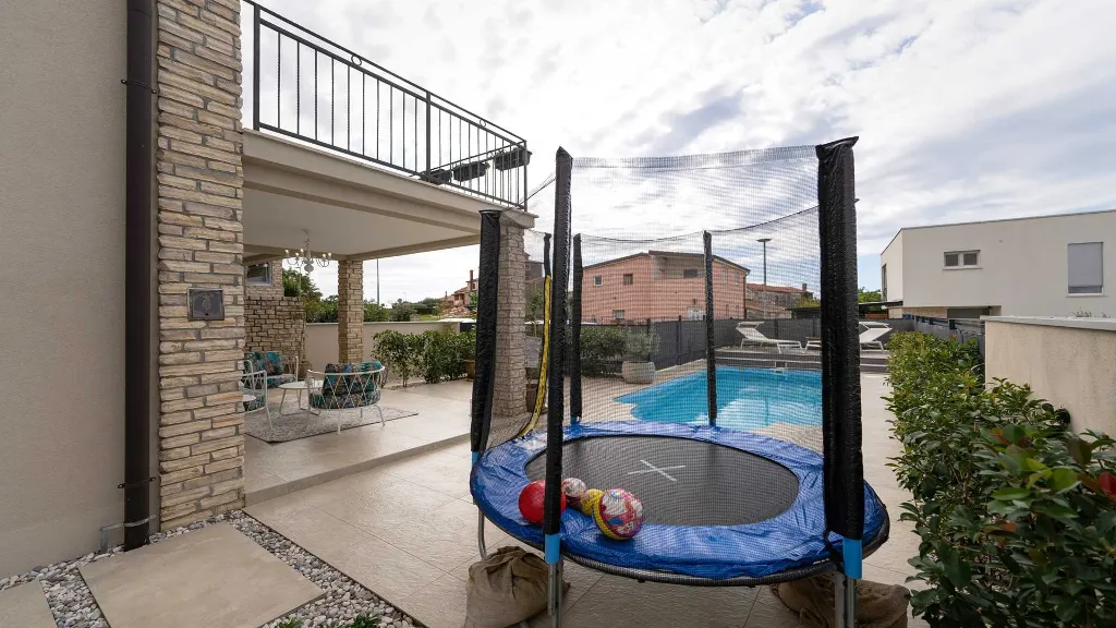 3-Bedroom Villa for 5 Guests in Novigrad