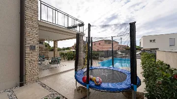 3-Bedroom Villa for 5 Guests in Novigrad