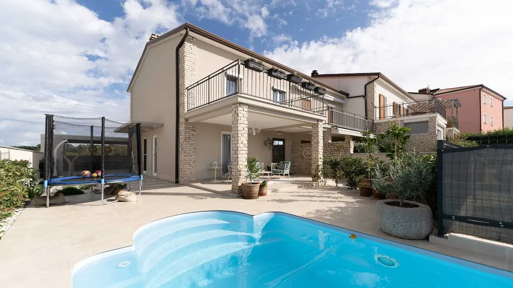3-Bedroom Villa for 5 Guests in Novigrad