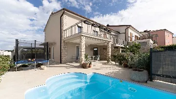 3-Bedroom Villa for 5 Guests in Novigrad