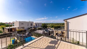 3-Bedroom Villa for 5 Guests in Novigrad