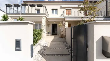 3-Bedroom Villa for 5 Guests in Novigrad