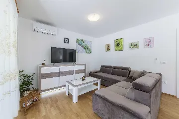 Villa with Pool in Labin for 12 Guests