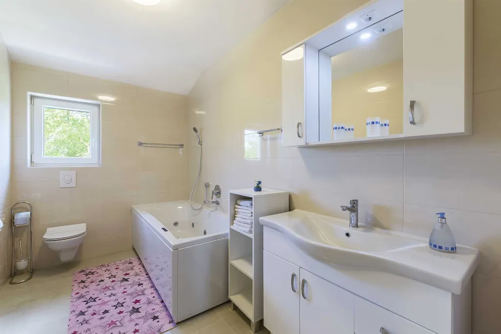 Villa with Pool in Labin for 12 Guests