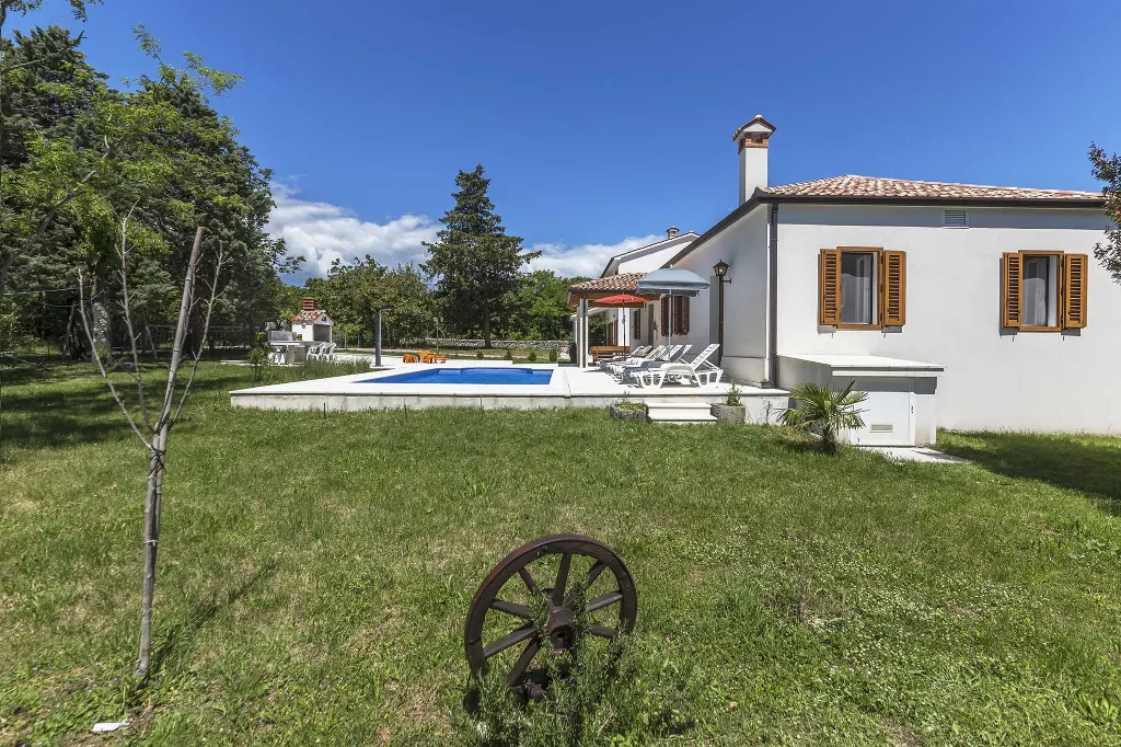 Villa with Pool in Labin for 12 Guests
