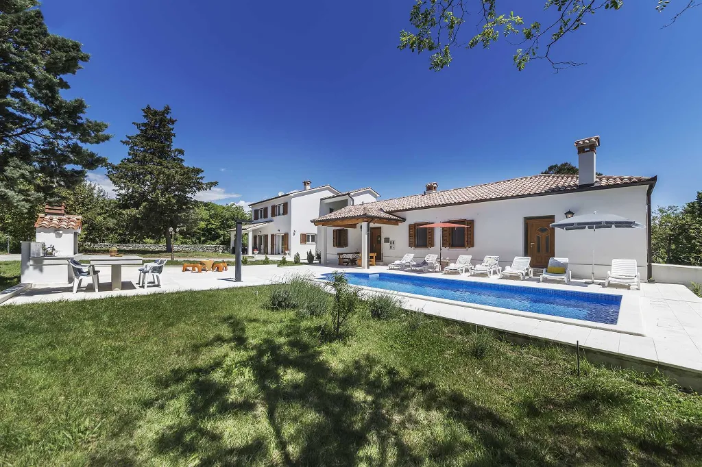 Villa with Pool in Labin for 12 Guests