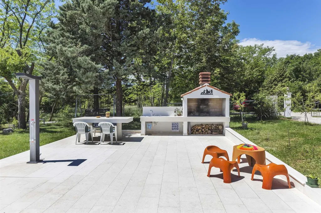 Villa with Pool in Labin for 12 Guests