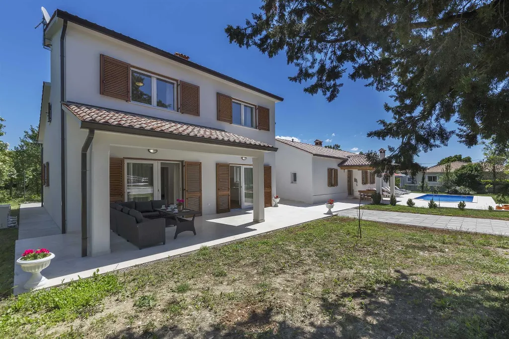 Villa with Pool in Labin for 12 Guests