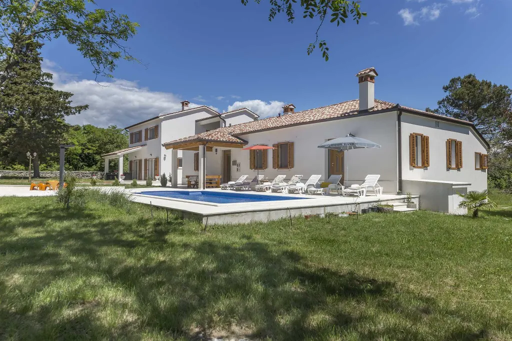 Villa with Pool in Labin for 12 Guests