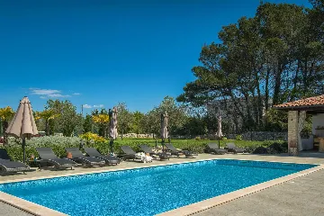 Villa for 14 in Juršići with Spa and Court