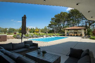 Villa for 14 in Juršići with Spa and Court