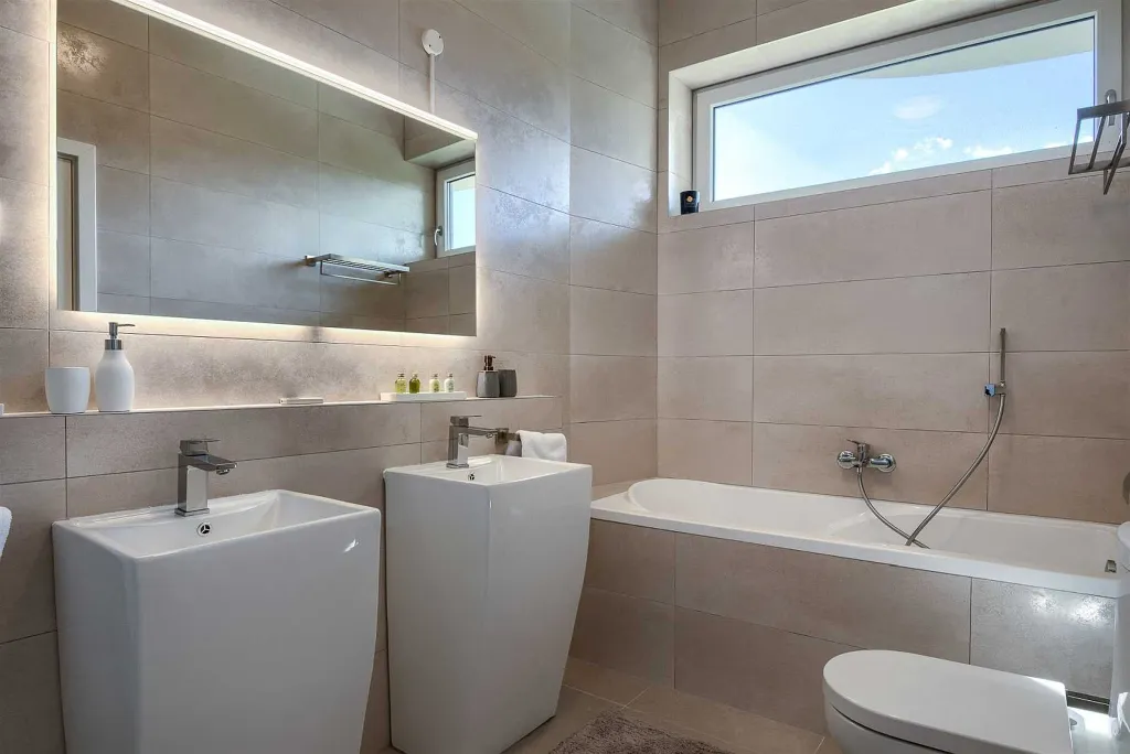 Villa for 14 in Juršići with Spa and Court