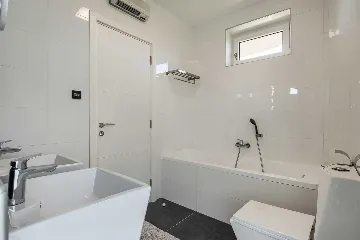 Villa for 14 in Juršići with Spa and Court