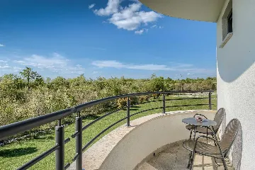 Villa for 14 in Juršići with Spa and Court