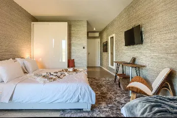 Villa for 14 in Juršići with Spa and Court