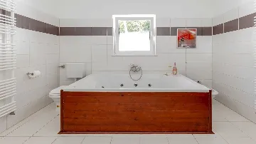 Villa with Pool and Spa in Vlaškovec