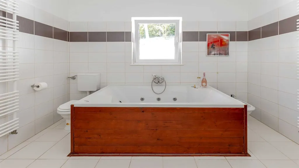 Villa with Pool and Spa in Vlaškovec