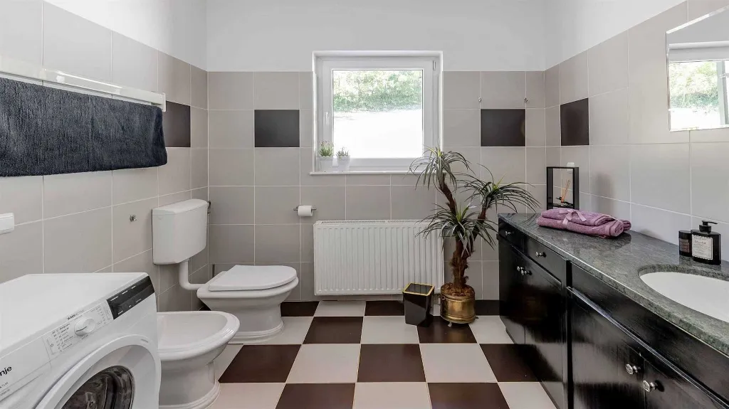 Villa with Pool and Spa in Vlaškovec