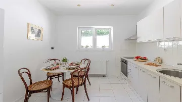 Villa with Pool and Spa in Vlaškovec