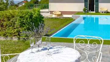 Villa with Pool and Spa in Vlaškovec