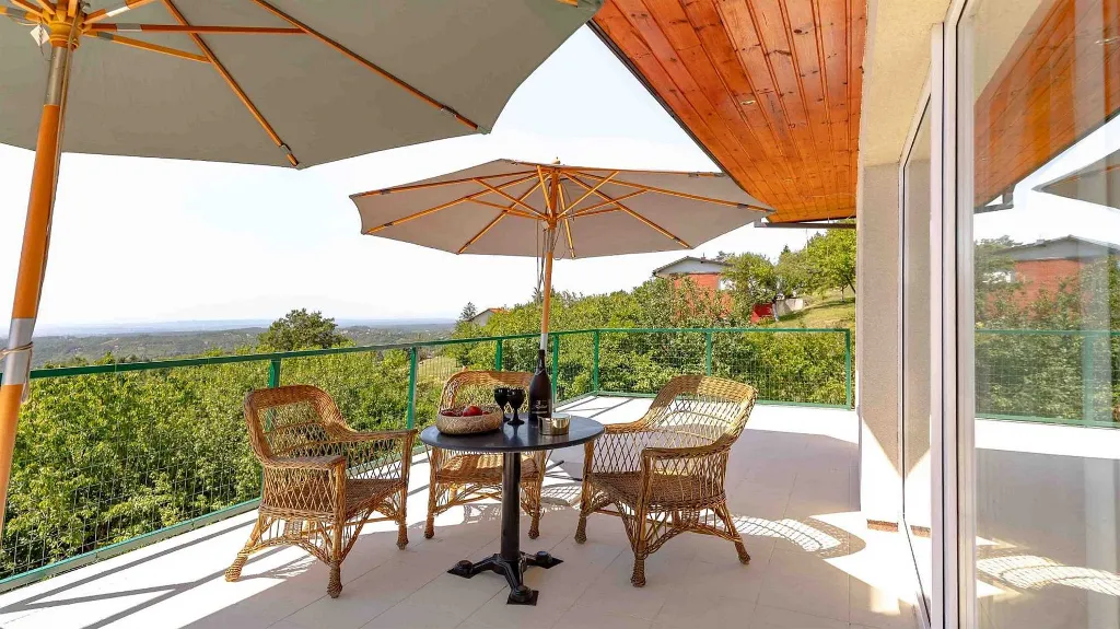 Villa with Pool and Spa in Vlaškovec