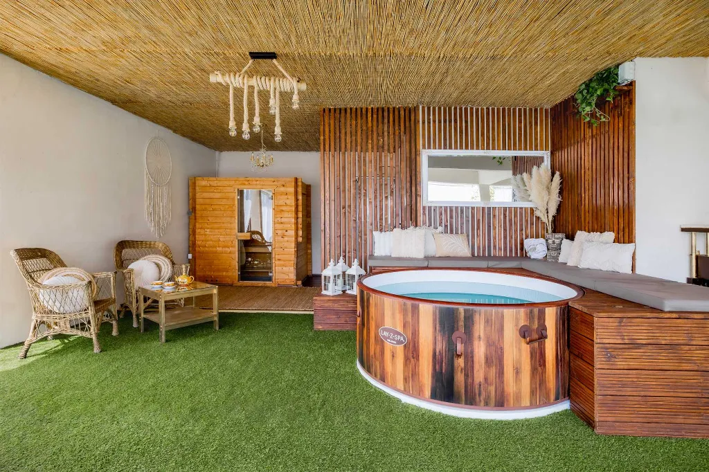 Villa with Pool and Spa in Vlaškovec